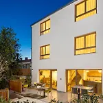 Pula Residence בית נופש *