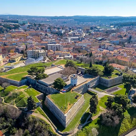 Pula Residence Semesterbostad